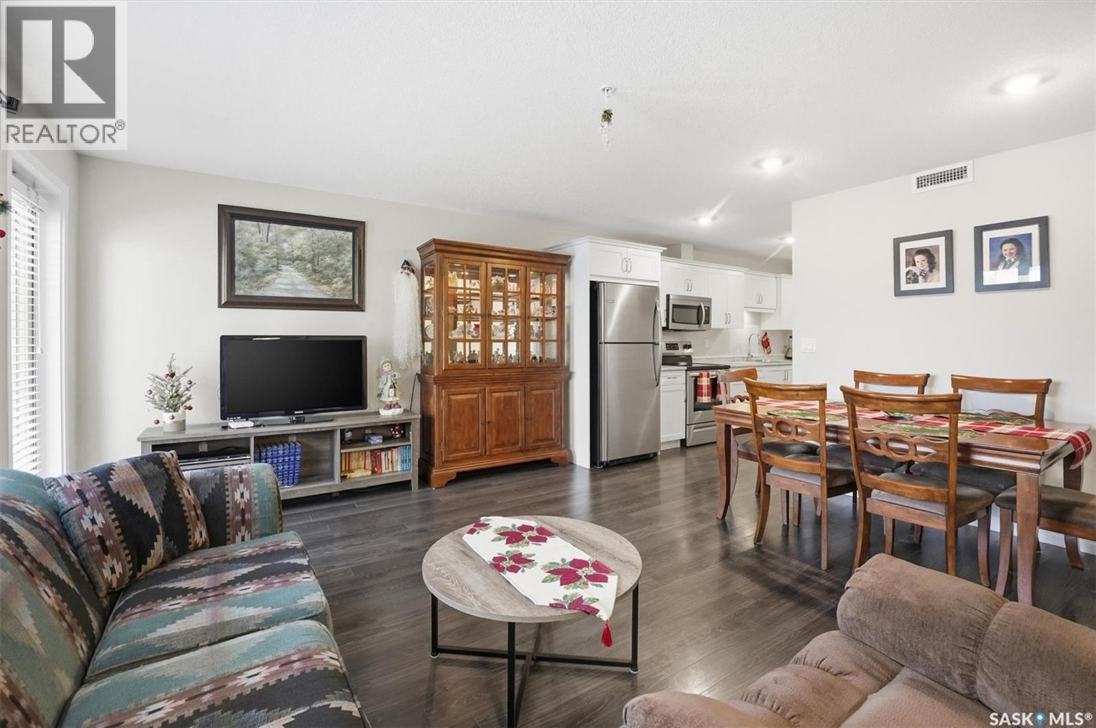 3101 106 Willis Crescent, Saskatoon, SK - Indoor Photo Showing Living Room