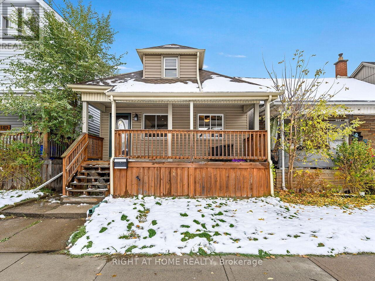180 Rosslyn Avenue N, Hamilton, ON - Outdoor With Deck Patio Veranda