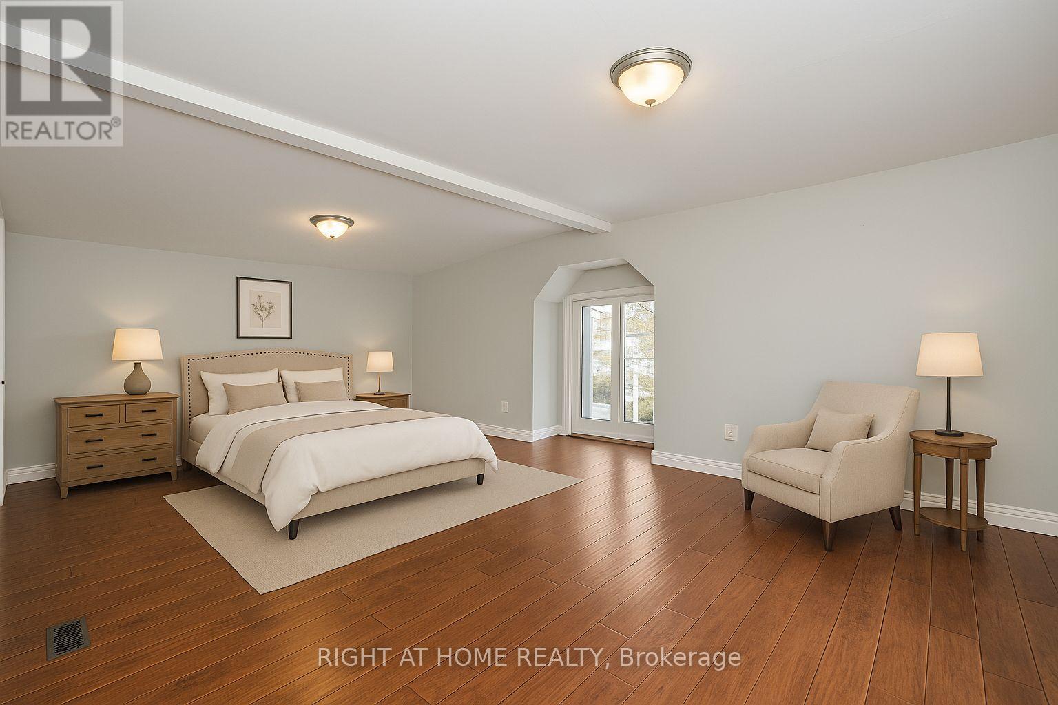 180 Rosslyn Avenue N, Hamilton, ON - Indoor Photo Showing Bedroom