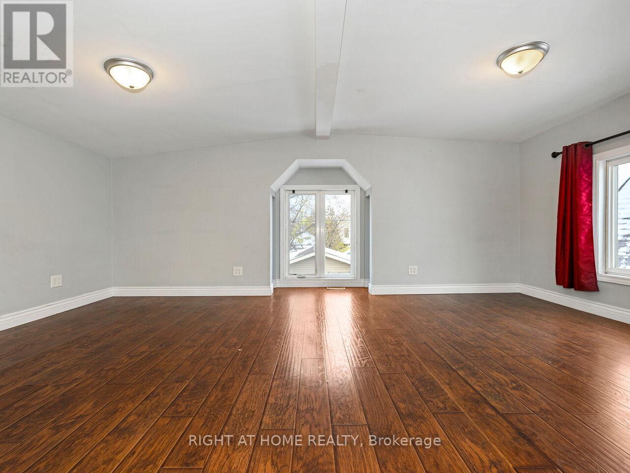 180 Rosslyn Avenue N, Hamilton, ON - Indoor Photo Showing Other Room