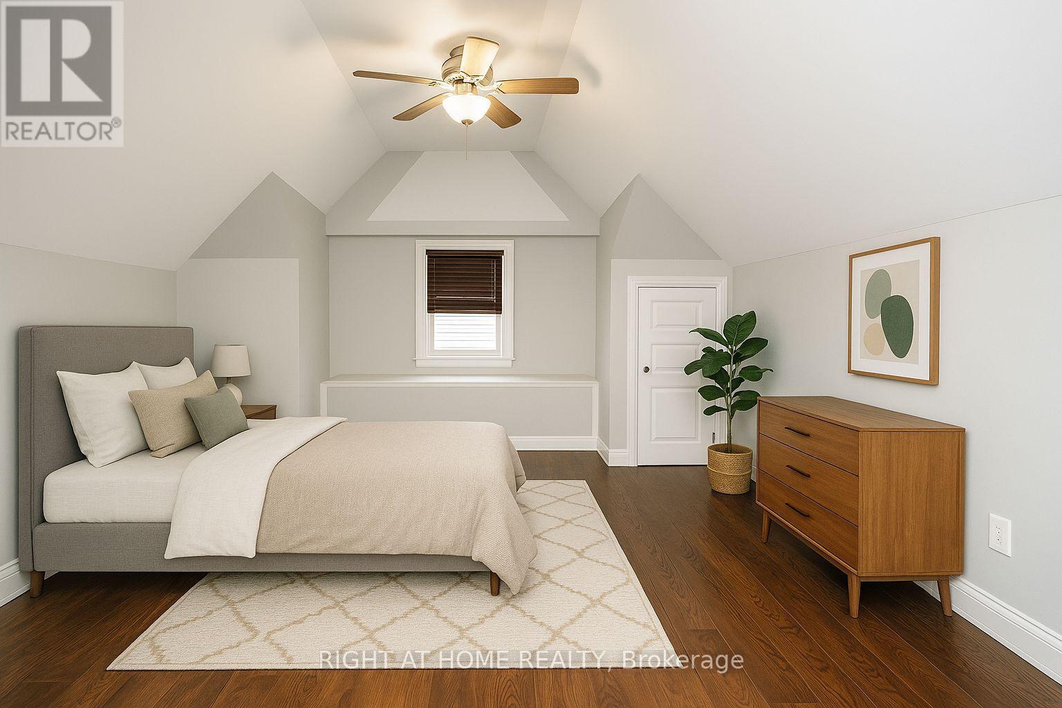 180 Rosslyn Avenue N, Hamilton, ON - Indoor Photo Showing Bedroom