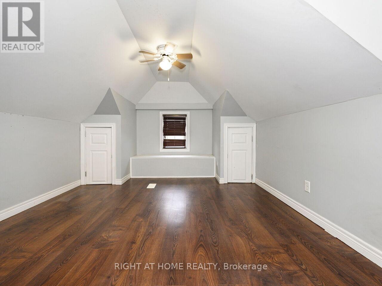180 Rosslyn Avenue N, Hamilton, ON - Indoor Photo Showing Other Room