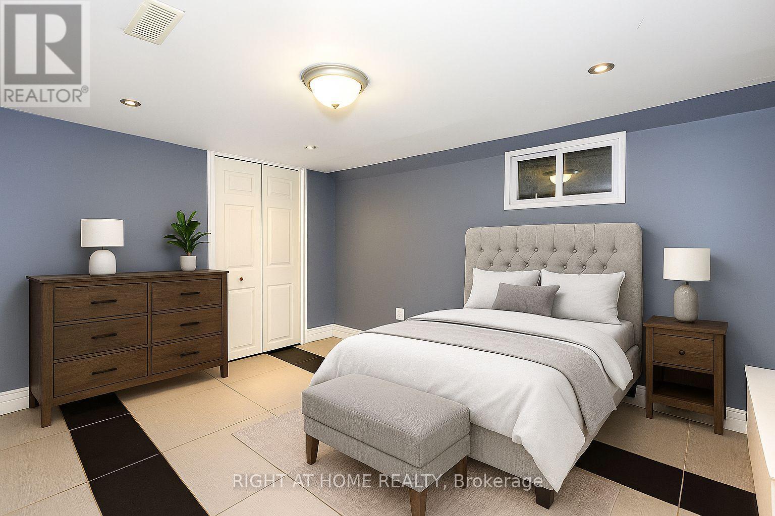 180 Rosslyn Avenue N, Hamilton, ON - Indoor Photo Showing Bedroom