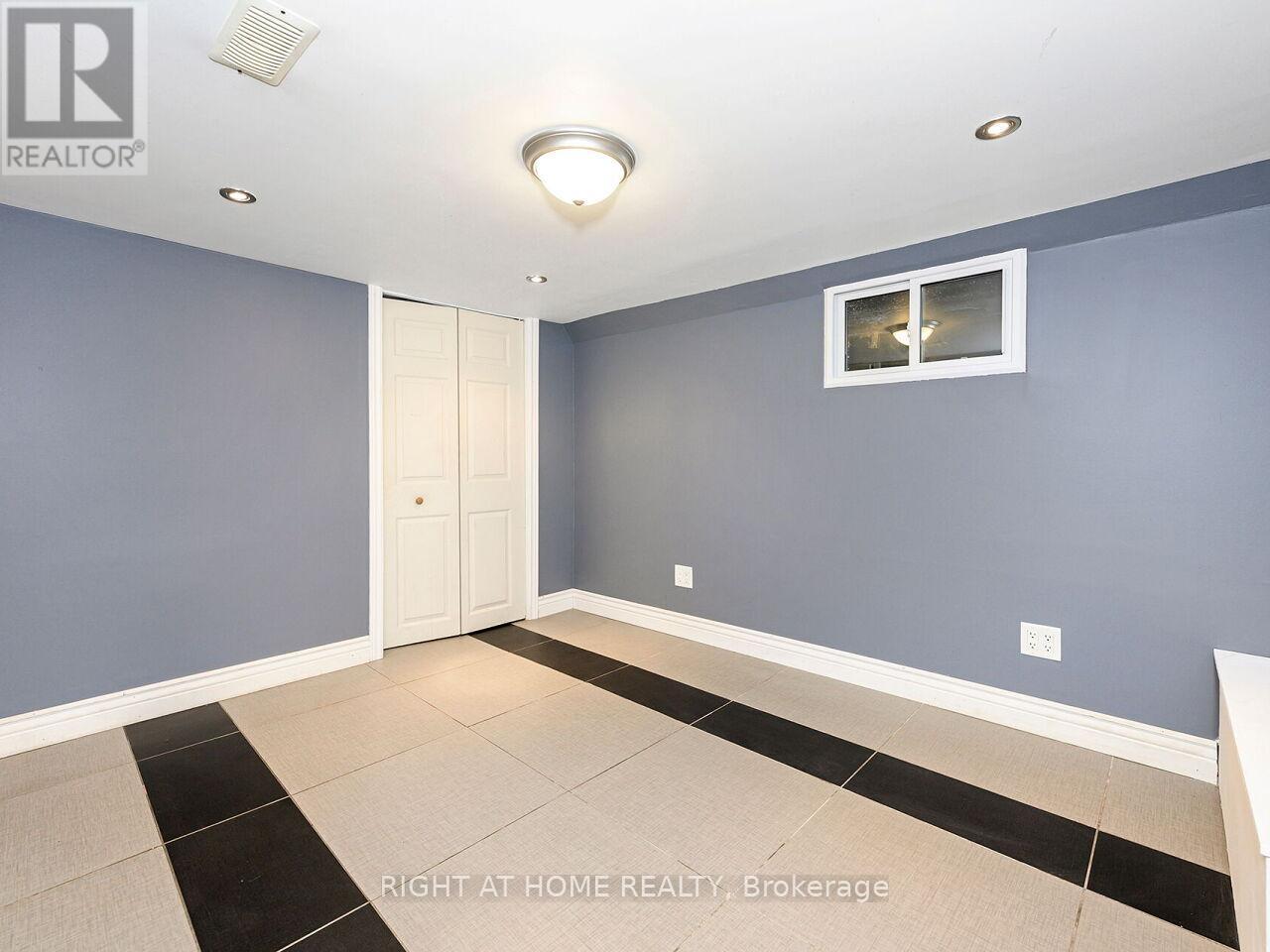 180 Rosslyn Avenue N, Hamilton, ON - Indoor Photo Showing Other Room