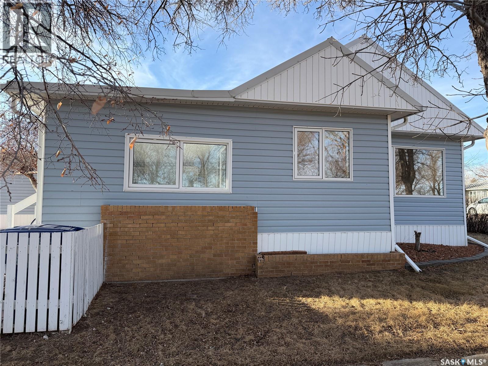 133 Railway Avenue, Ponteix, SK - Outdoor