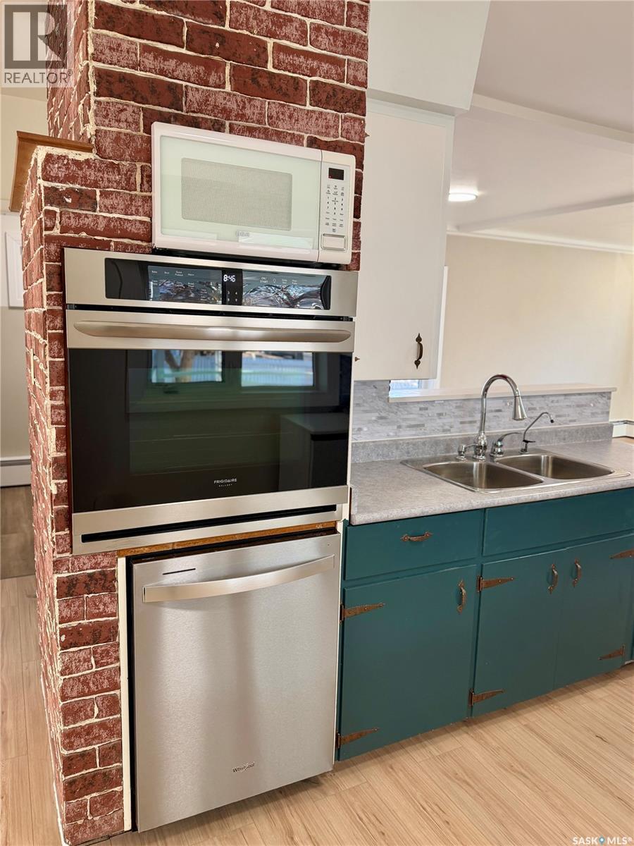 133 Railway Avenue, Ponteix, SK - Indoor Photo Showing Kitchen With Double Sink