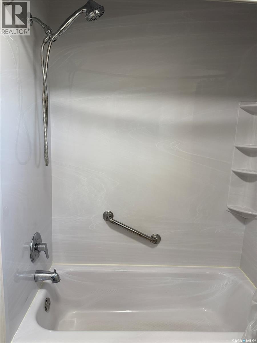133 Railway Avenue, Ponteix, SK - Indoor Photo Showing Bathroom