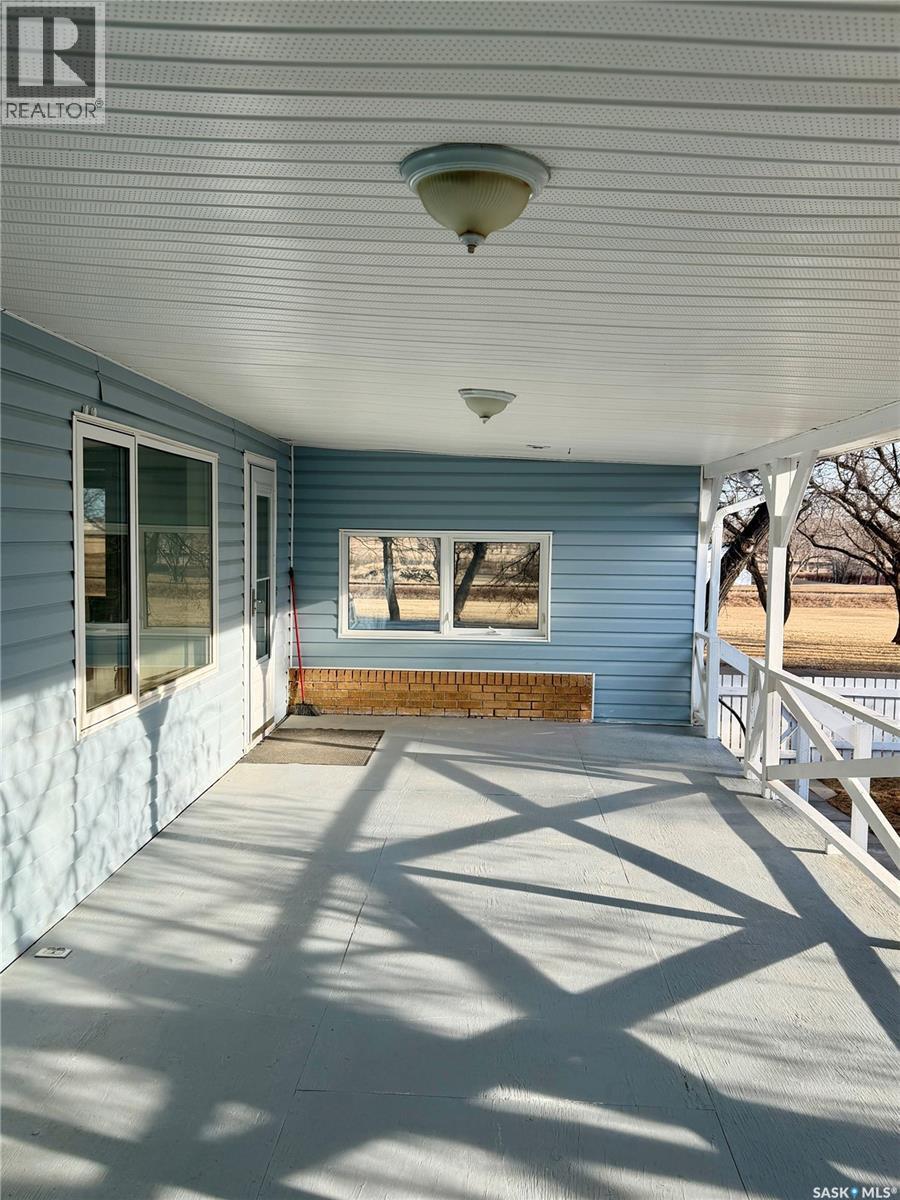 133 Railway Avenue, Ponteix, SK - Outdoor
