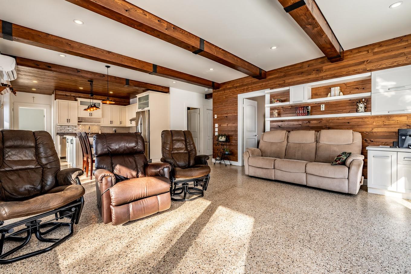 Salon - 15 Rue Lucien-Turcotte, Trois-Rivières, QC - Indoor