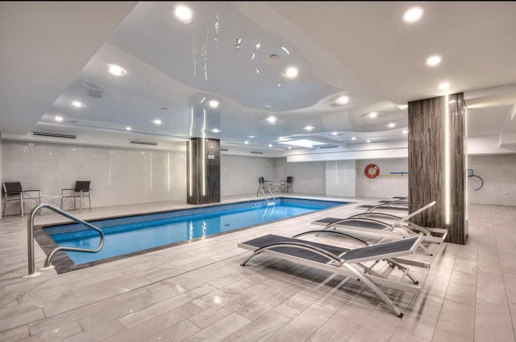 Pool - 1706-1188 Av. Union, Montréal (Ville-Marie), QC - Indoor Photo Showing Other Room With In Ground Pool