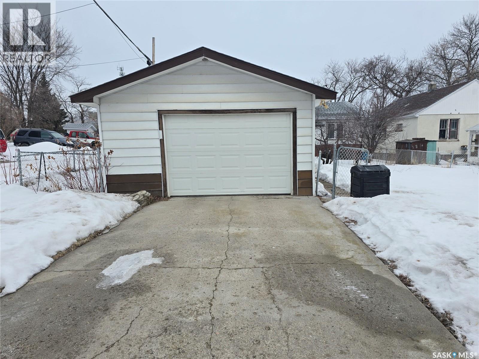 517 Nina Street, Broadview, SK - Outdoor With Exterior