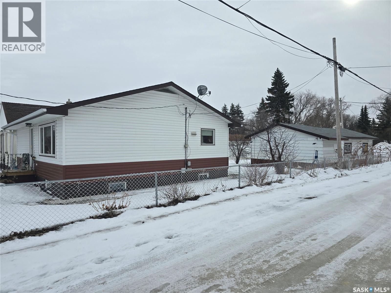 517 Nina Street, Broadview, SK - Outdoor With Exterior