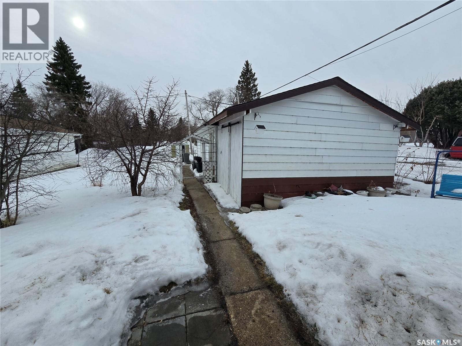 517 Nina Street, Broadview, SK - Outdoor