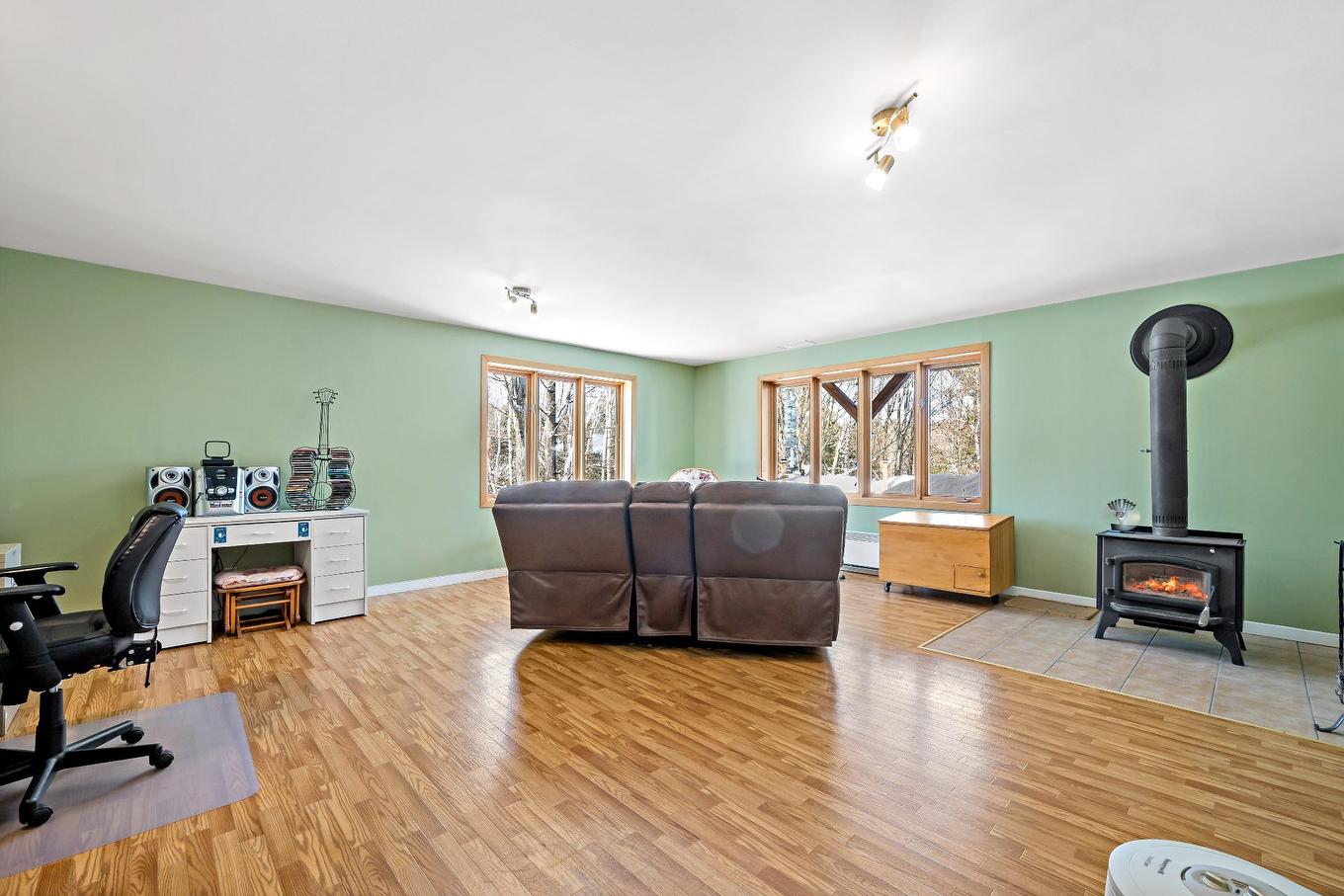 Salle familiale - 365 Ch. De La Digue, Mont-Tremblant, QC - Indoor