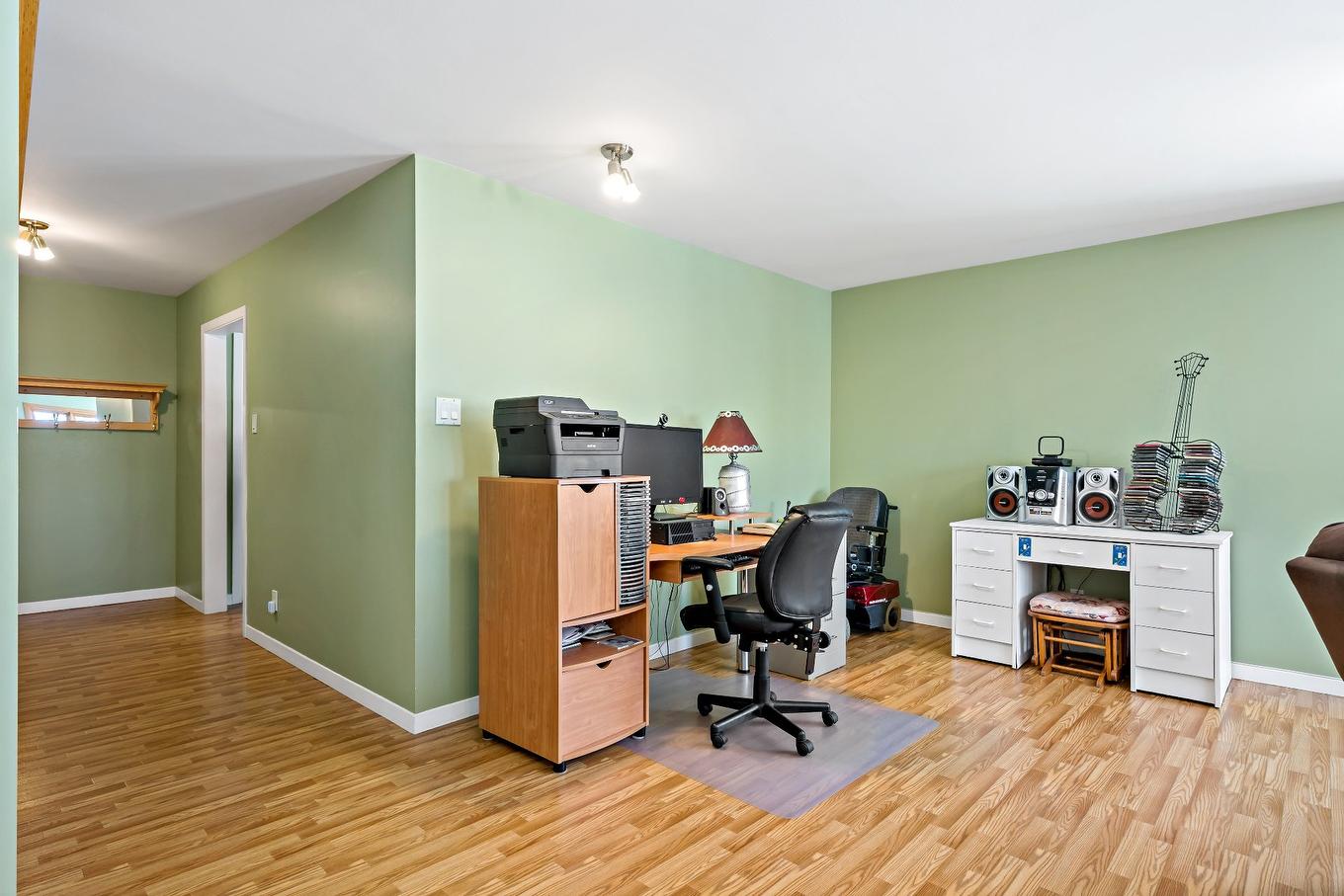 Salle familiale - 365 Ch. De La Digue, Mont-Tremblant, QC - Indoor Photo Showing Other Room