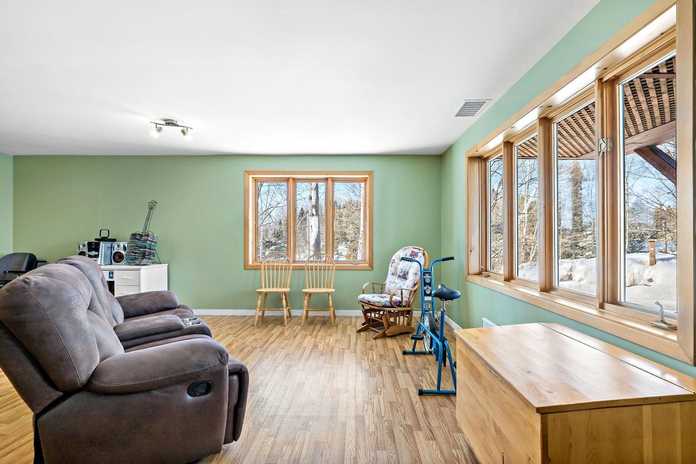 Salle familiale - 365 Ch. De La Digue, Mont-Tremblant, QC - Indoor