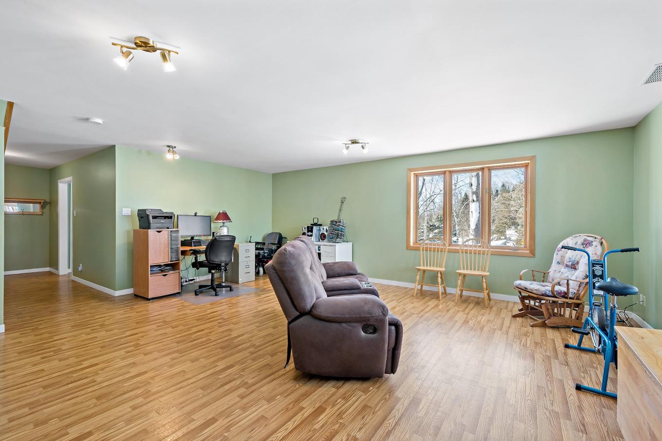 Salle familiale - 365 Ch. De La Digue, Mont-Tremblant, QC - Indoor