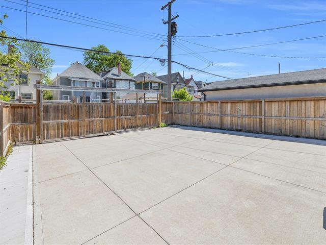 573 Arlington St, Winnipeg, MB