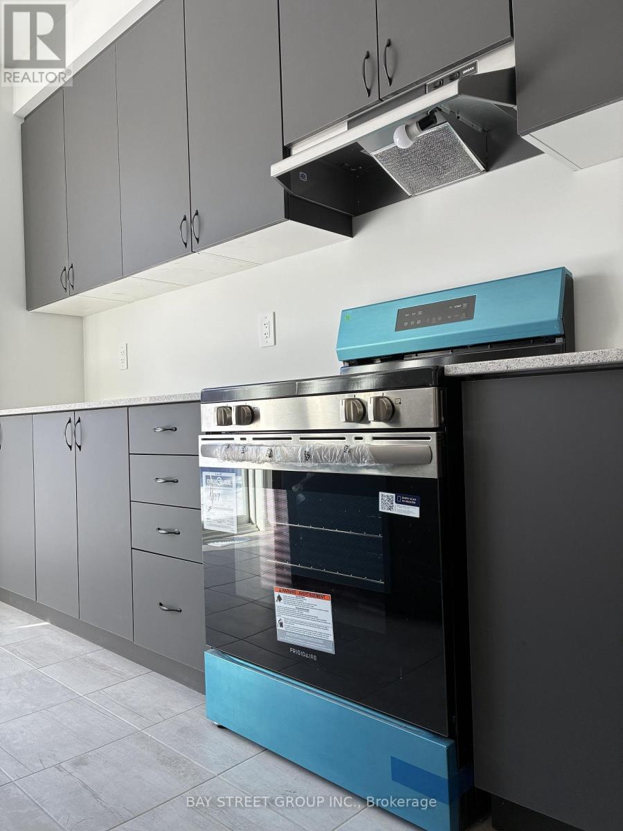 9 Moss Drive E, Markham, ON - Indoor Photo Showing Kitchen