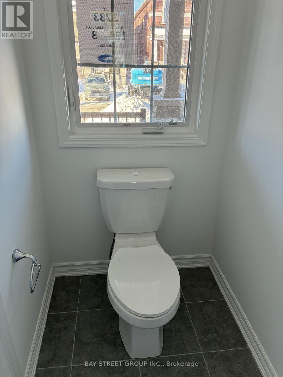 9 Moss Drive E, Markham, ON - Indoor Photo Showing Bathroom