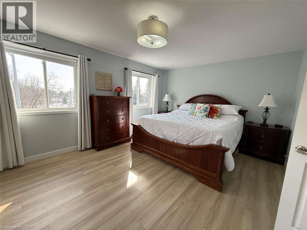 156 Lynnette Drive, Hamilton, ON - Indoor Photo Showing Bedroom