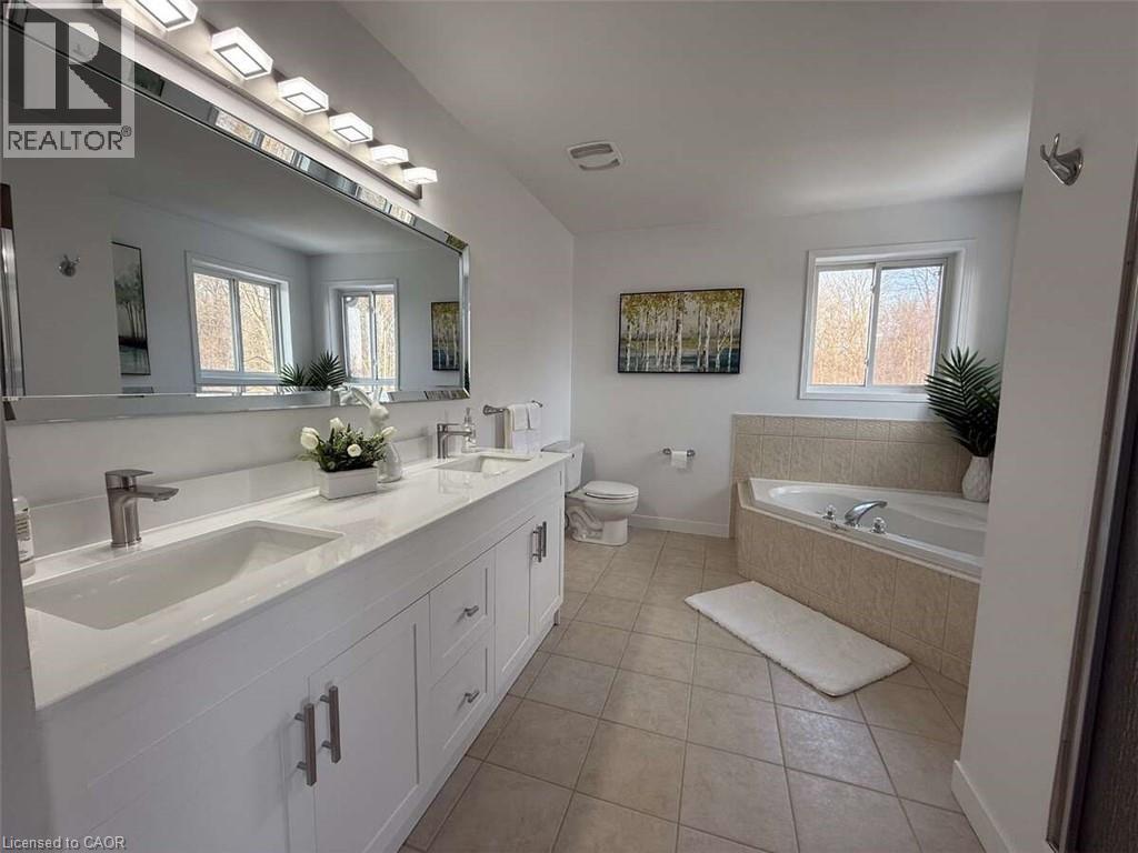 156 Lynnette Drive, Hamilton, ON - Indoor Photo Showing Bathroom