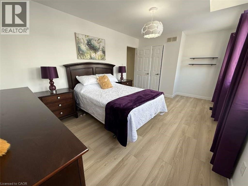 156 Lynnette Drive, Hamilton, ON - Indoor Photo Showing Bedroom