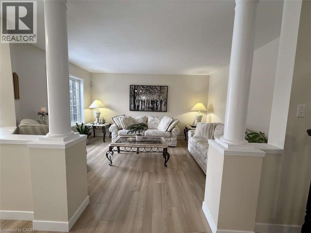 156 Lynnette Drive, Hamilton, ON - Indoor Photo Showing Living Room