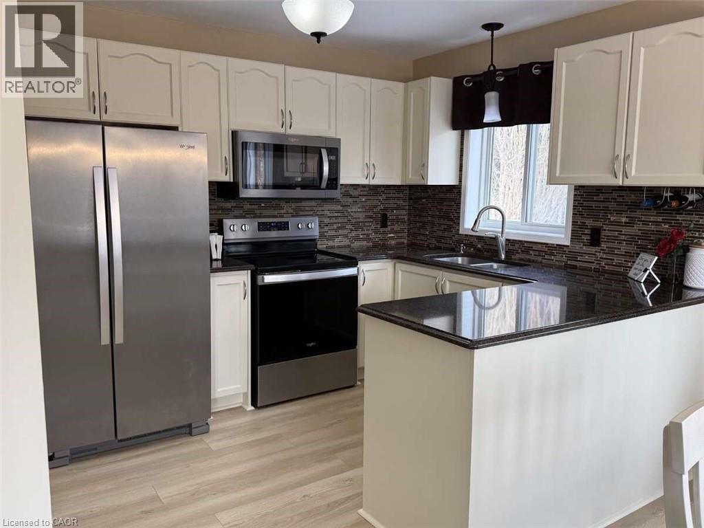 156 Lynnette Drive, Hamilton, ON - Indoor Photo Showing Kitchen With Stainless Steel Kitchen With Double Sink With Upgraded Kitchen