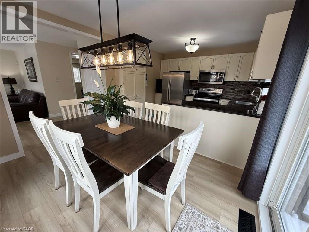 156 Lynnette Drive, Hamilton, ON - Indoor Photo Showing Dining Room