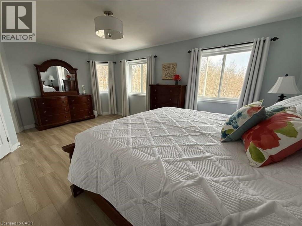 156 Lynnette Drive, Hamilton, ON - Indoor Photo Showing Bedroom