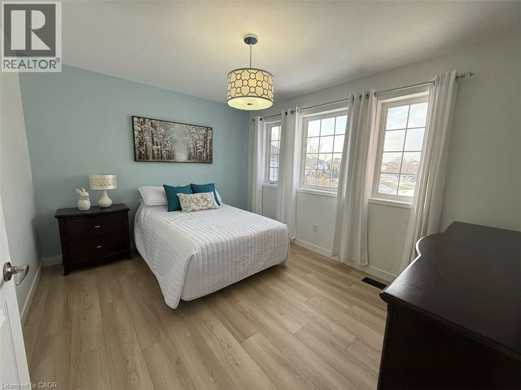 156 Lynnette Drive, Hamilton, ON - Indoor Photo Showing Bedroom