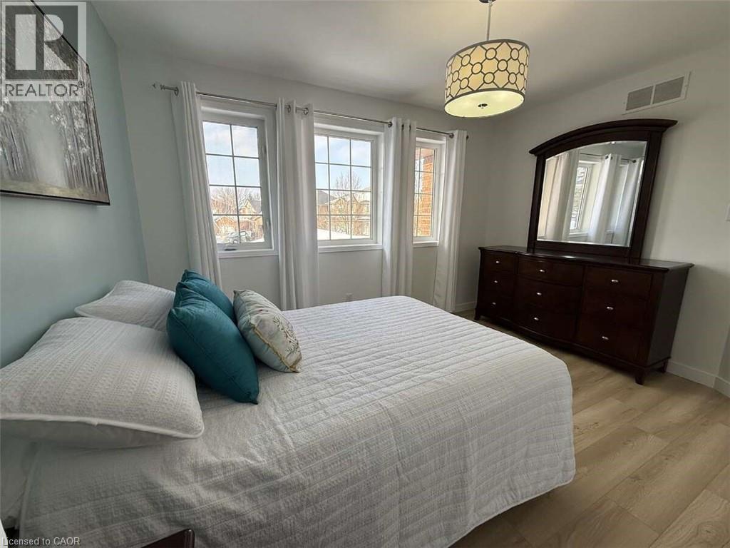 156 Lynnette Drive, Hamilton, ON - Indoor Photo Showing Bedroom