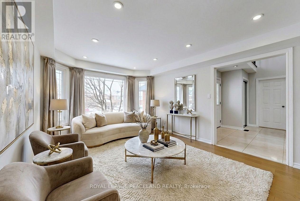 186 Marsi Road, Richmond Hill, ON - Indoor Photo Showing Living Room