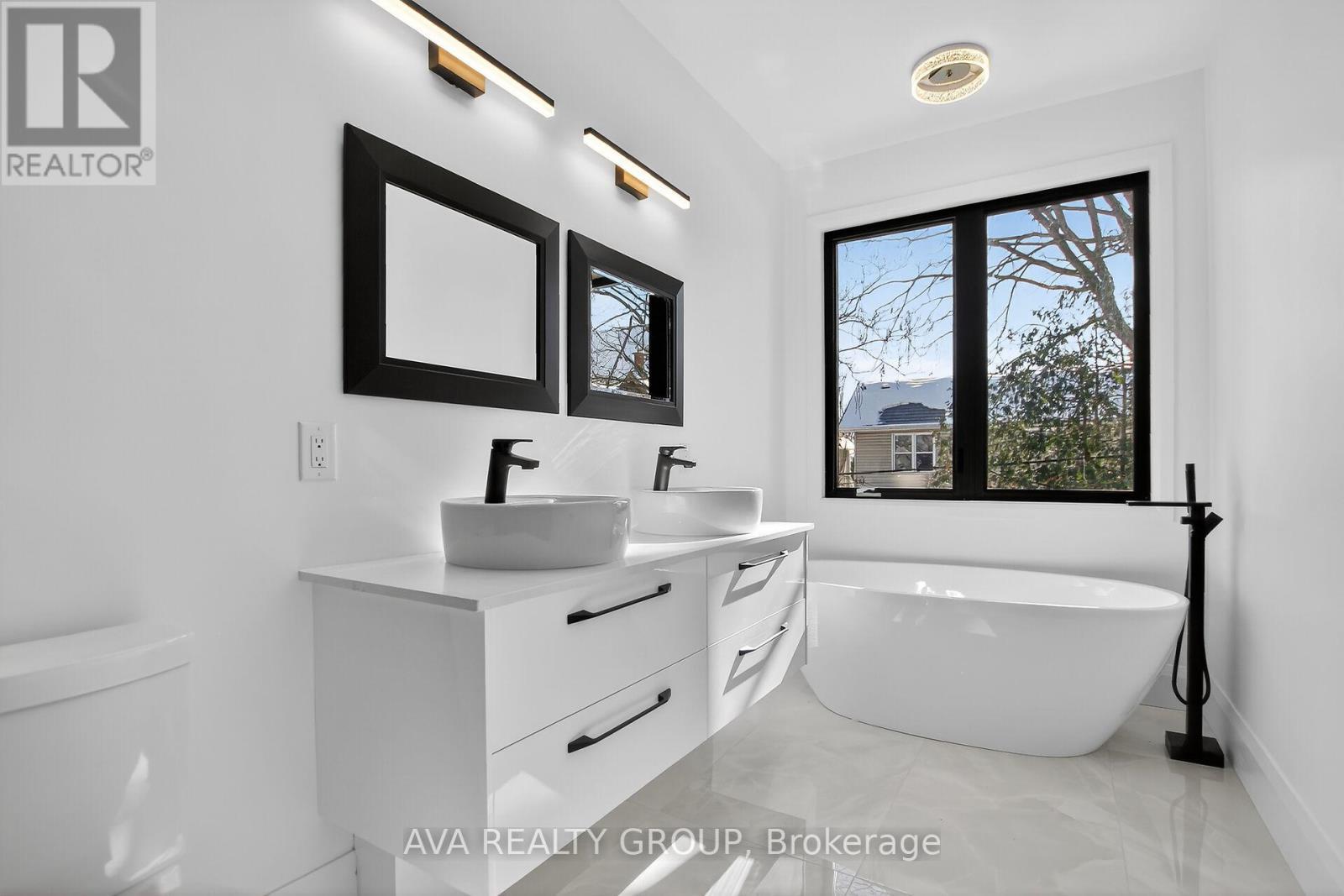 16 Gould Street, Ottawa, ON - Indoor Photo Showing Bathroom