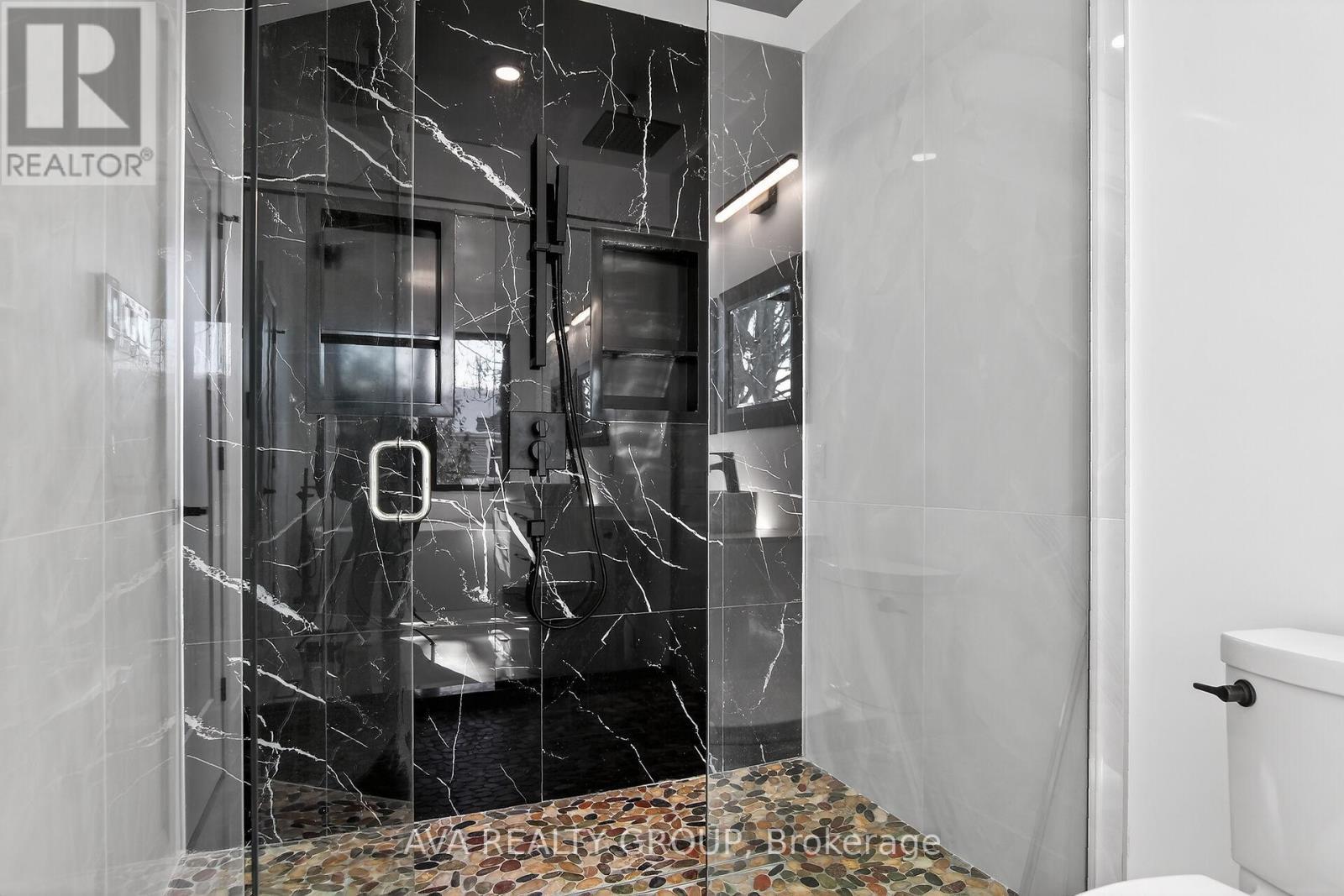 16 Gould Street, Ottawa, ON - Indoor Photo Showing Bathroom