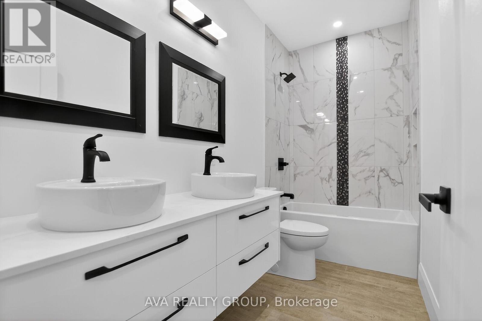 16 Gould Street, Ottawa, ON - Indoor Photo Showing Bathroom