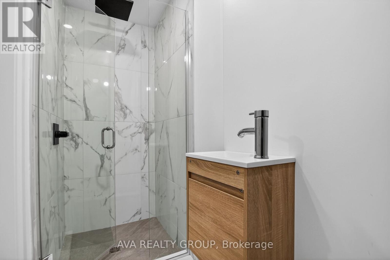 16 Gould Street, Ottawa, ON - Indoor Photo Showing Bathroom