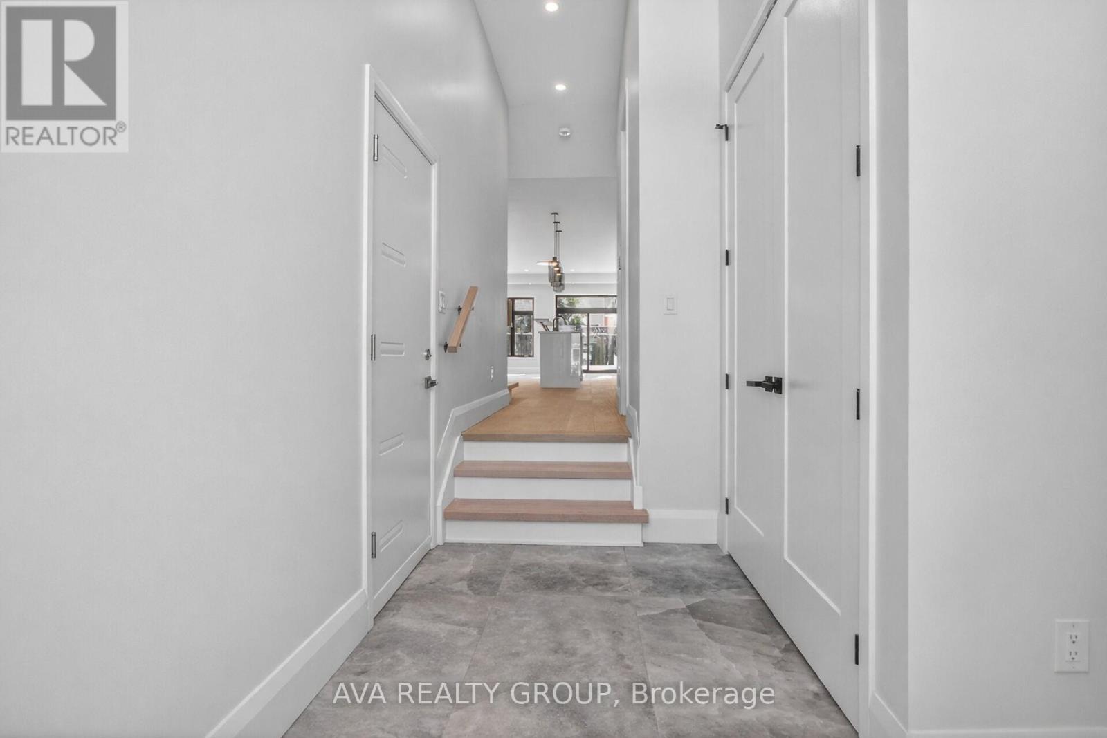 16 Gould Street, Ottawa, ON - Indoor Photo Showing Other Room