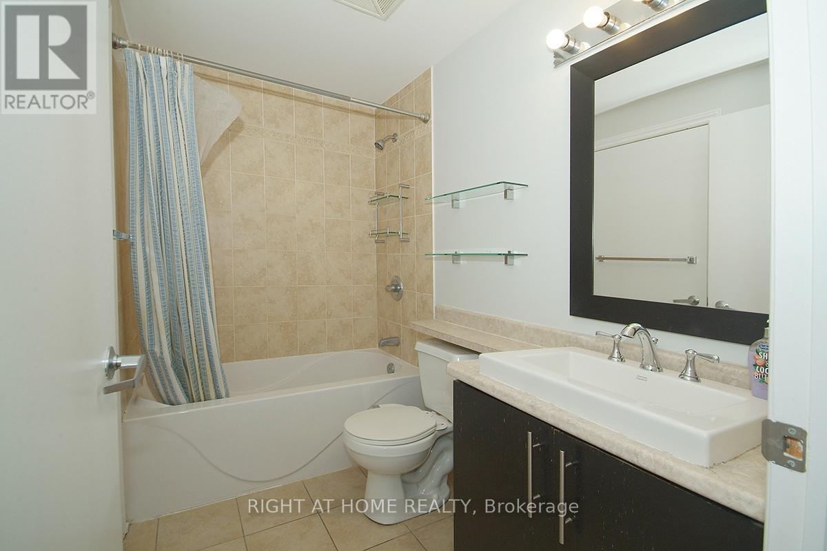 702 - 200 Rideau Street, Ottawa, ON - Indoor Photo Showing Bathroom