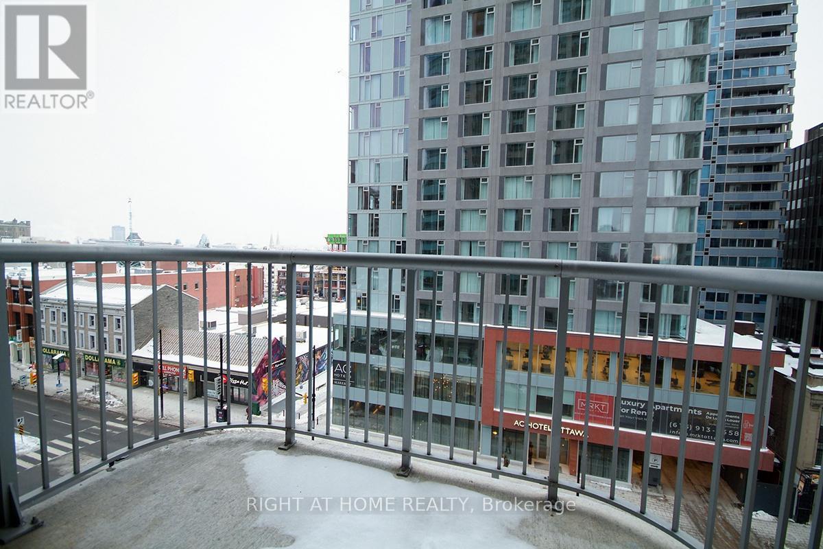 702 - 200 Rideau Street, Ottawa, ON - Outdoor