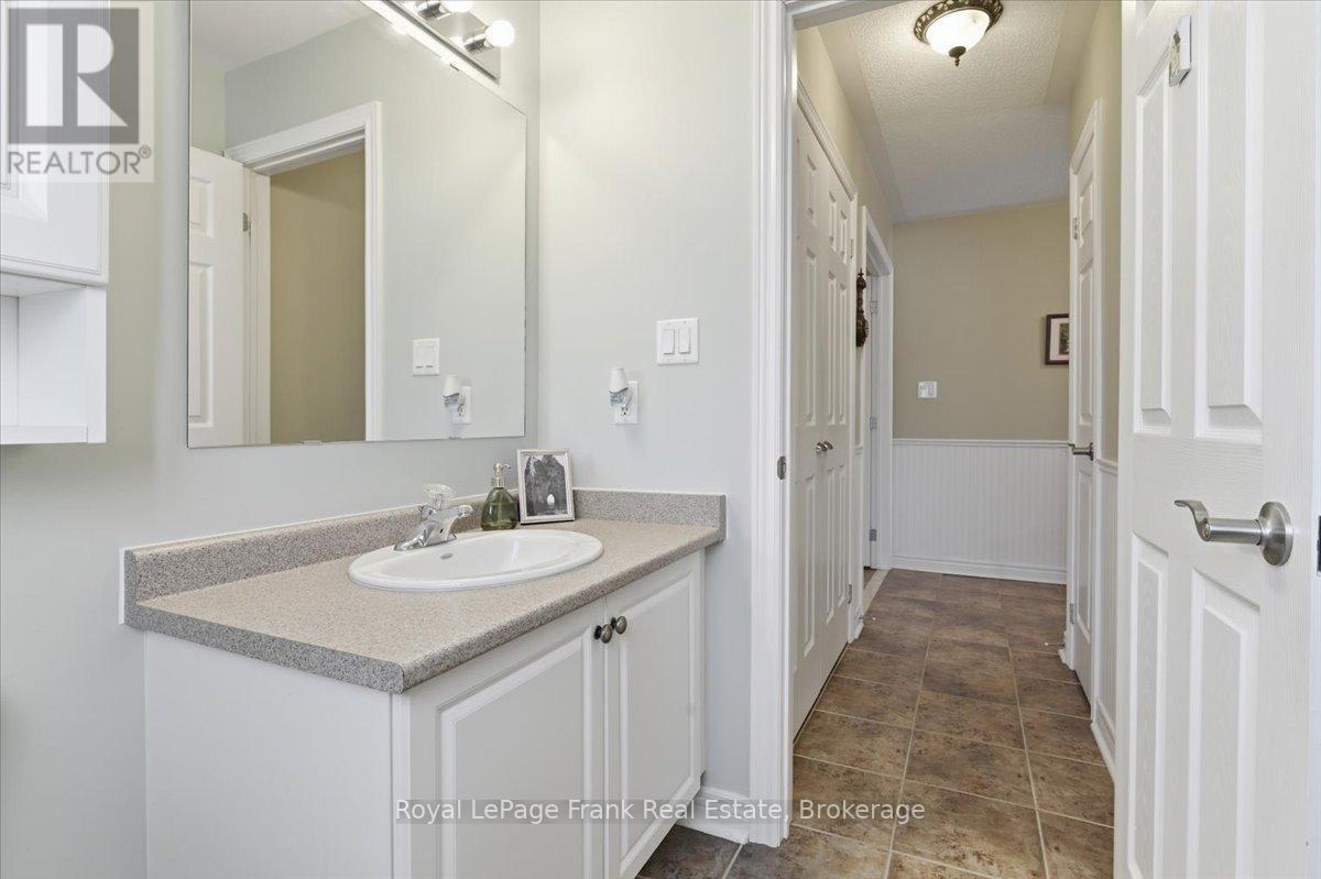 Guest Bathroom - 25 Apple Tree Crescent, Uxbridge, ON - Indoor Photo Showing Bathroom