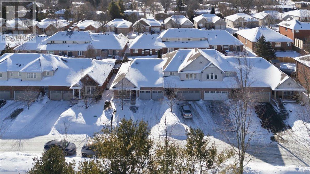 House sits opposite of Green space and Parkette - 25 Apple Tree Crescent, Uxbridge, ON - Outdoor With View