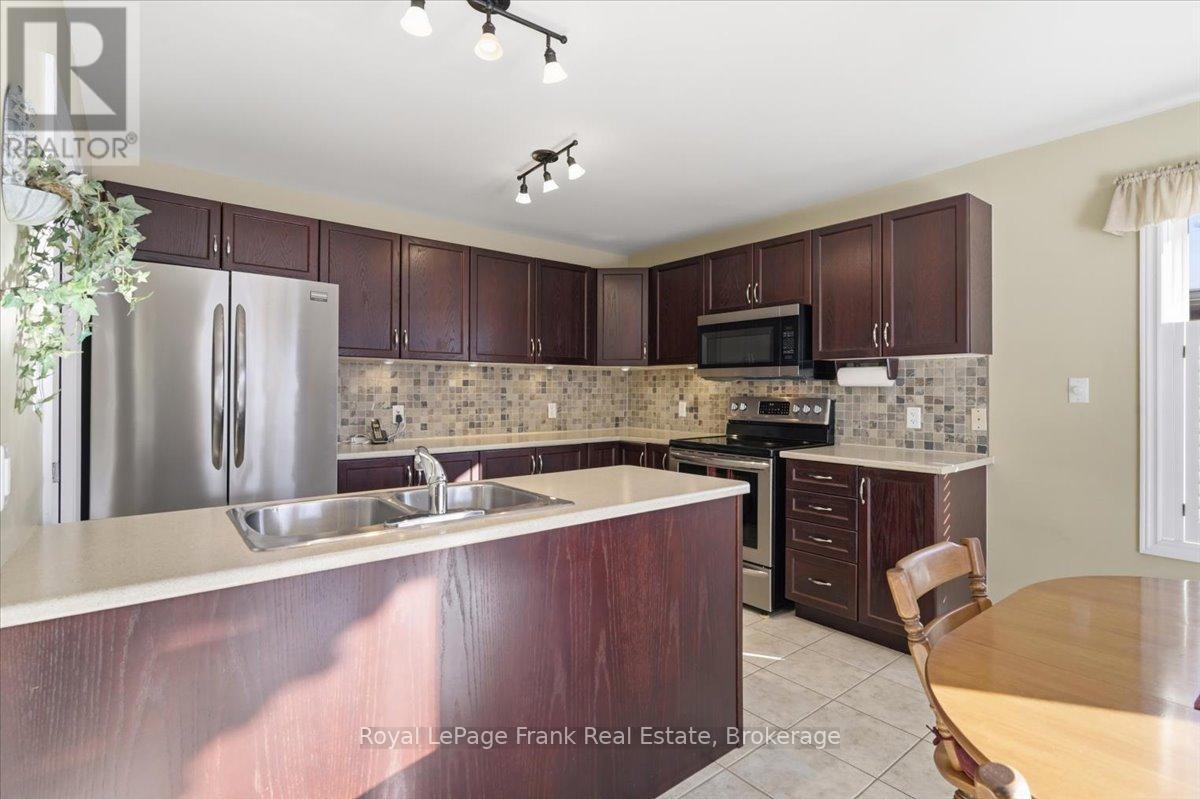 Stainless Steel Appliances - 25 Apple Tree Crescent, Uxbridge, ON - Indoor Photo Showing Kitchen With Double Sink