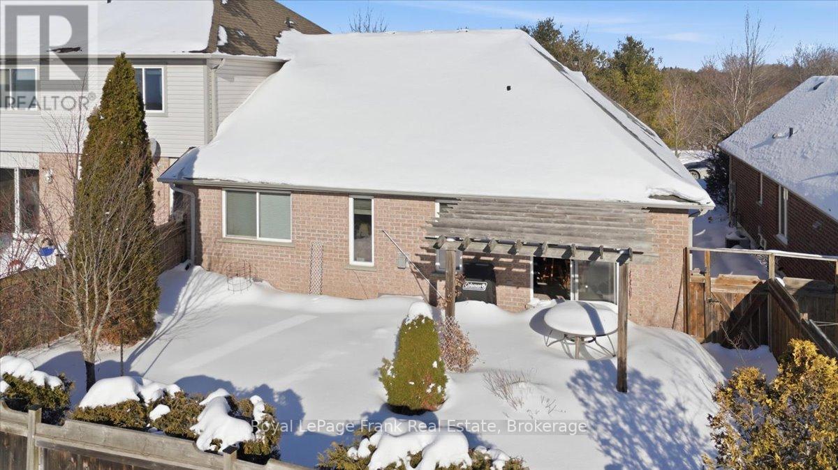 Direct access to Backyard from East Side of House - 25 Apple Tree Crescent, Uxbridge, ON - Outdoor
