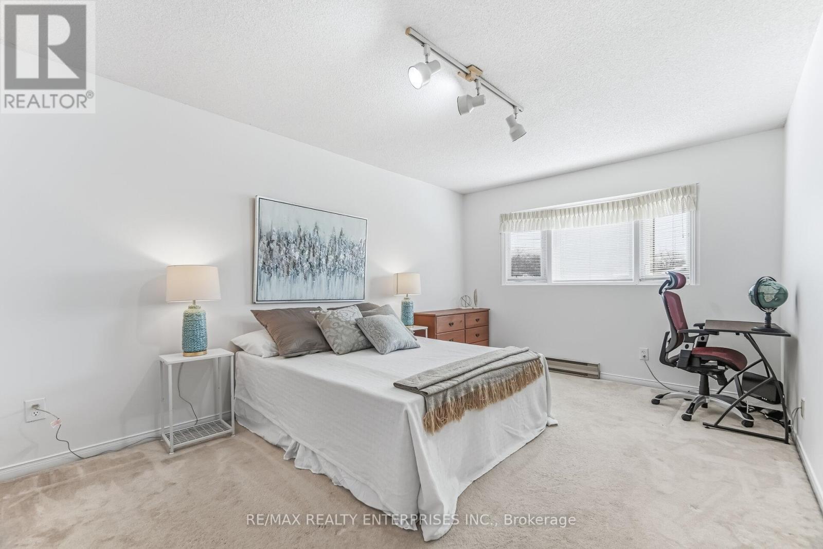407 Wendron Crescent, Mississauga, ON - Indoor Photo Showing Bedroom