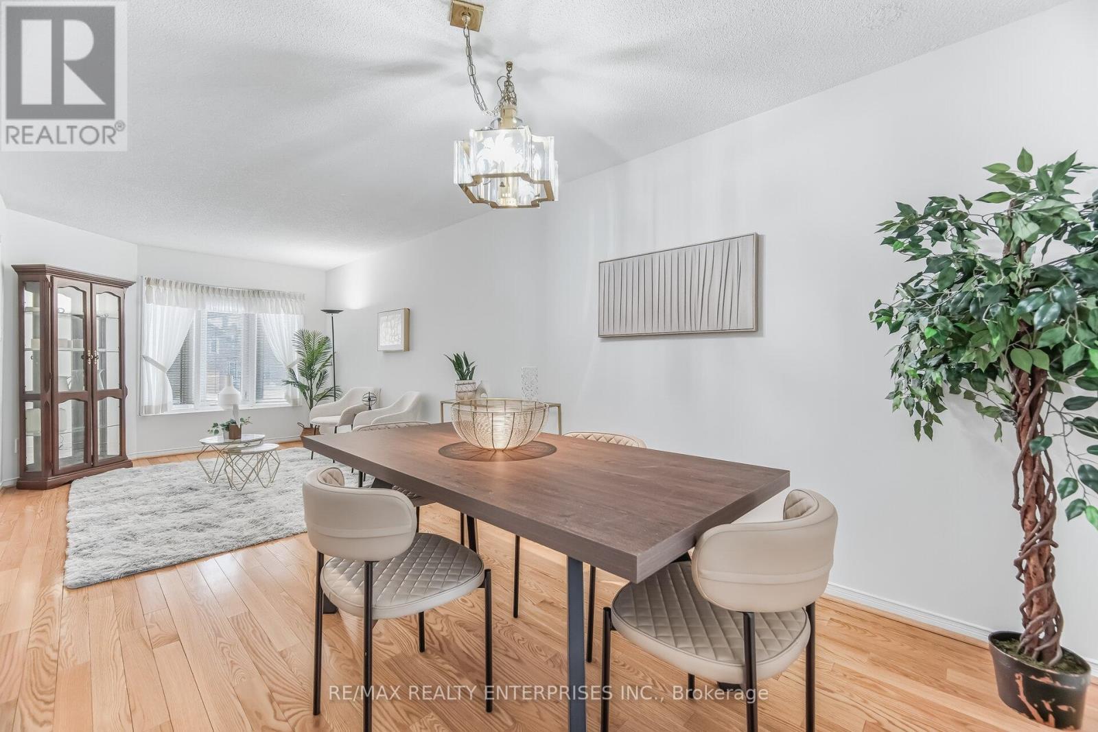 407 Wendron Crescent, Mississauga, ON - Indoor Photo Showing Dining Room
