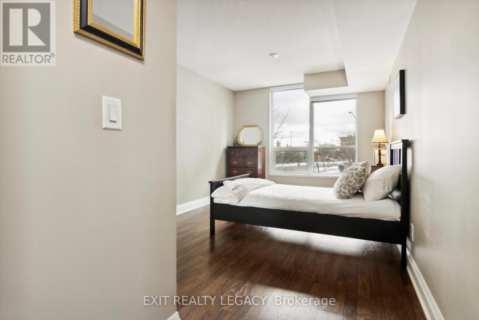 206 - 20 North Park Road, Vaughan, ON - Indoor Photo Showing Bedroom