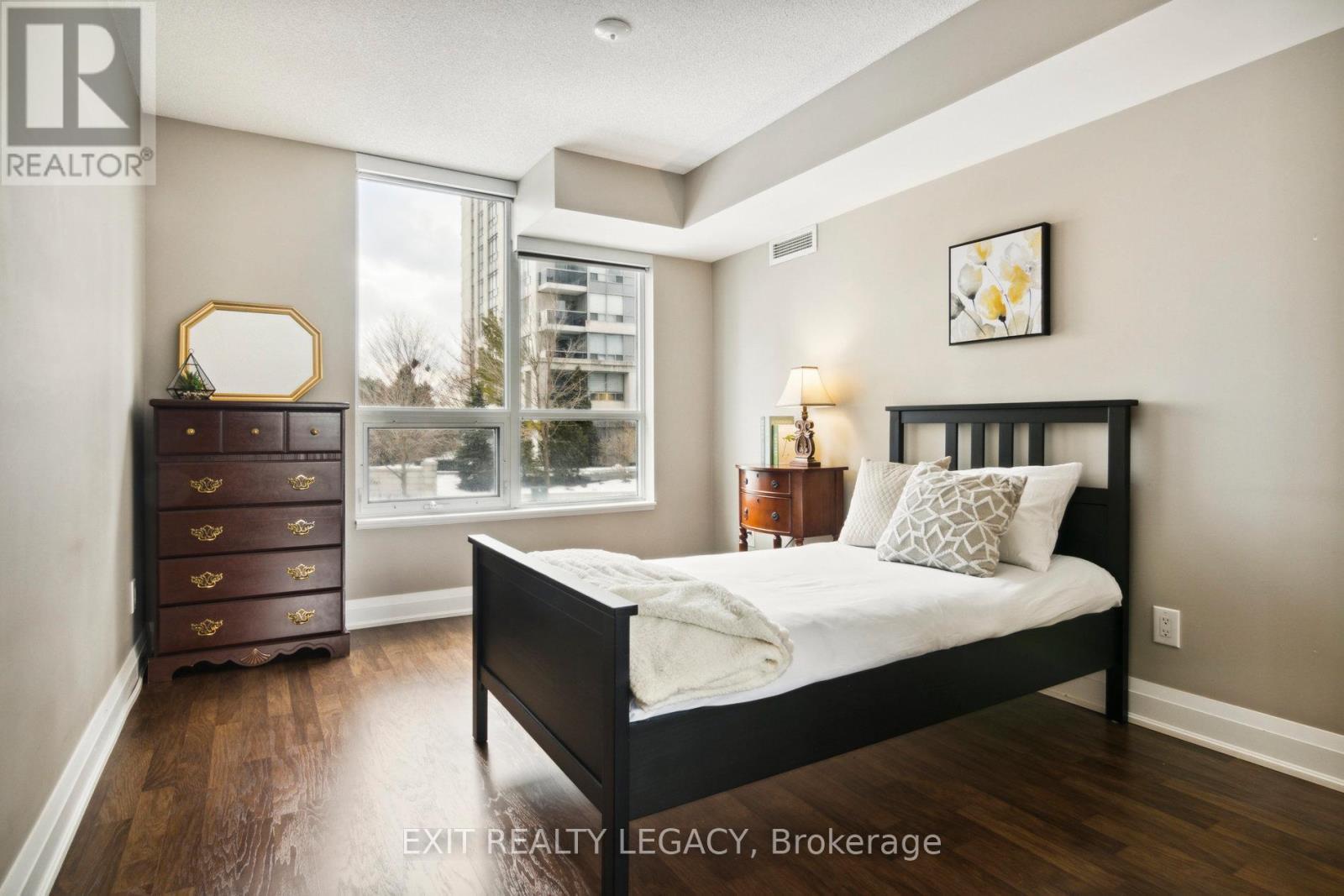 206 - 20 North Park Road, Vaughan, ON - Indoor Photo Showing Bedroom