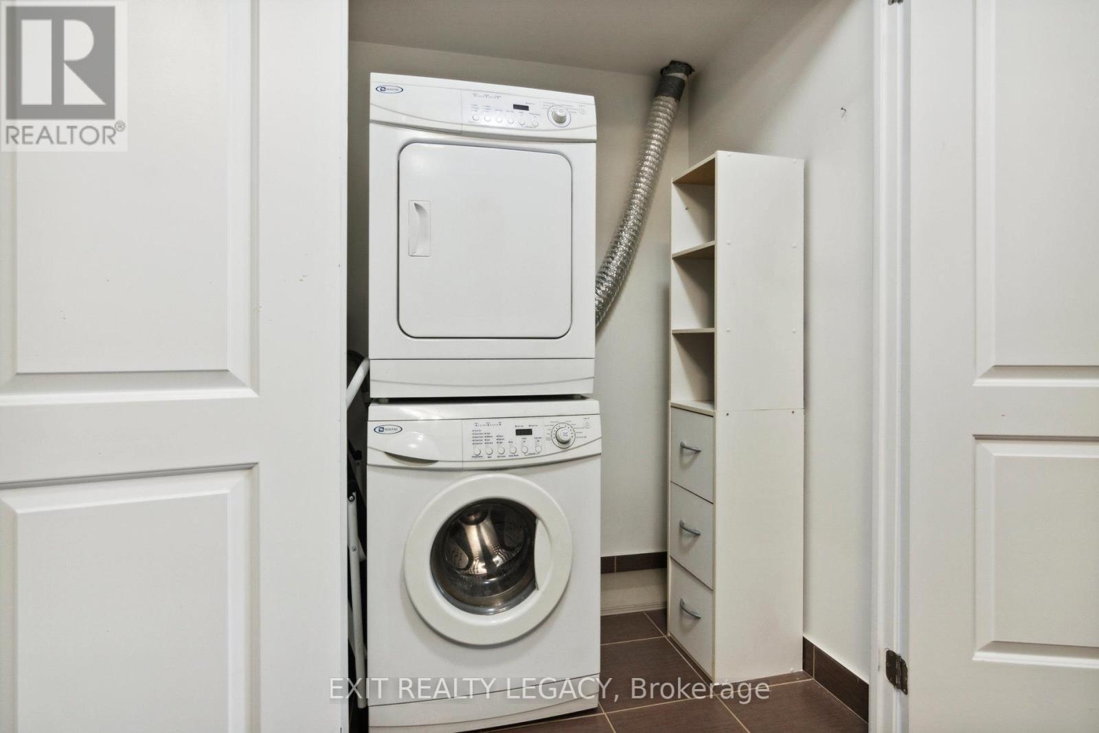 206 - 20 North Park Road, Vaughan, ON - Indoor Photo Showing Laundry Room